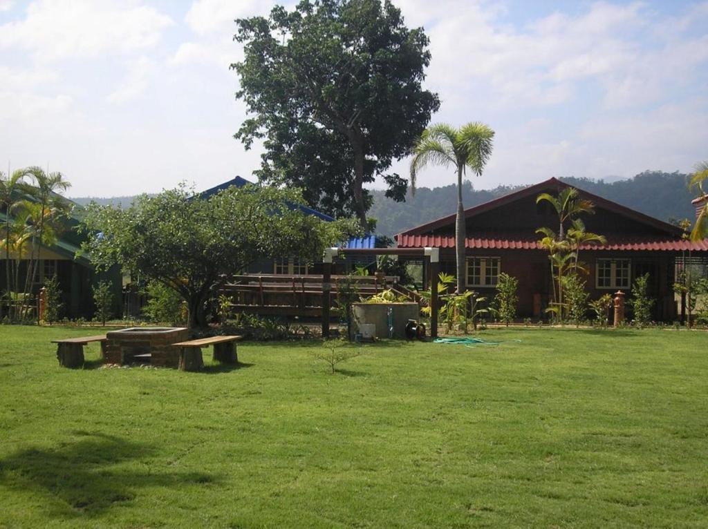 Tamarind Grand Resort Mae Sariang Exterior photo
