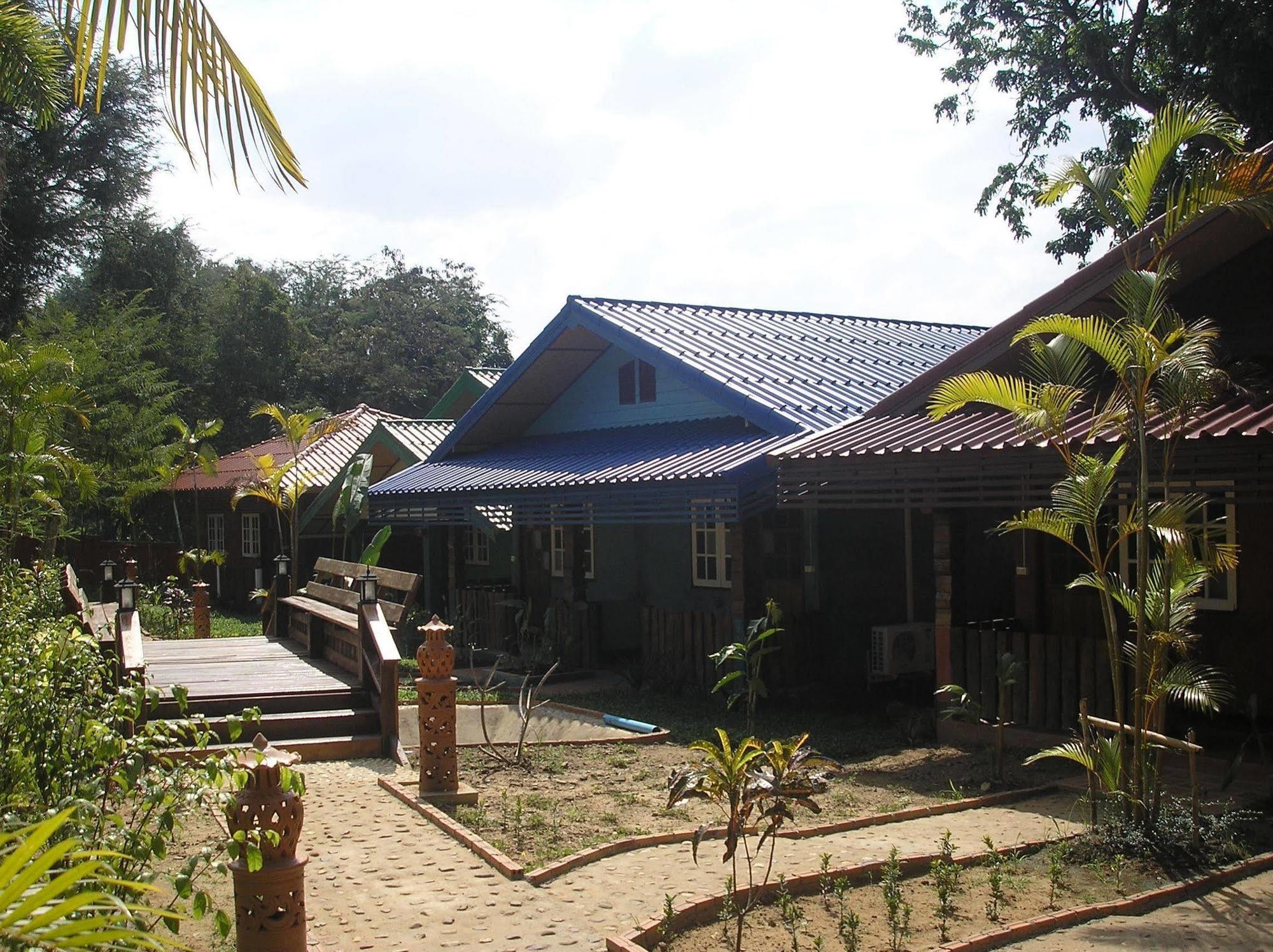 Tamarind Grand Resort Mae Sariang Exterior photo